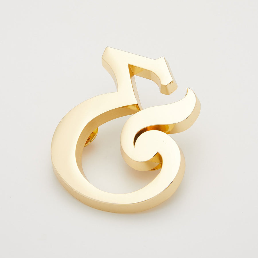 Ainsley Ampersand Lapel Pin (gold)