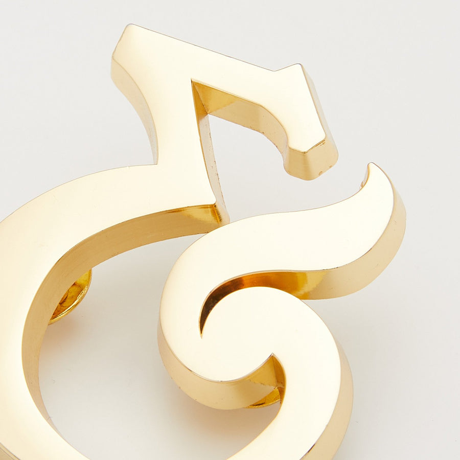 Ainsley Ampersand Lapel Pin (gold)